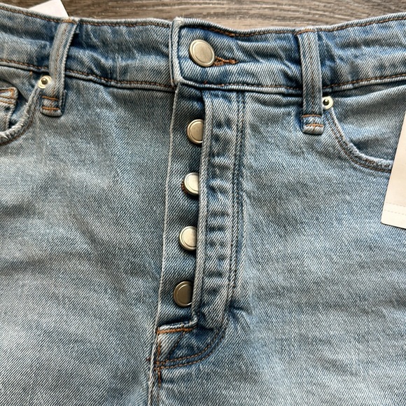 NWT Good American Denim Shorts - Picture 3 of 6
